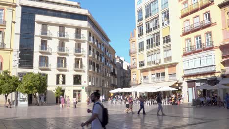 Überfülltes-Stadtzentrum-Von-Malaga-Während-Einer-Covid-Pandemie,-Menschen-Tragen-Gesichtsmasken