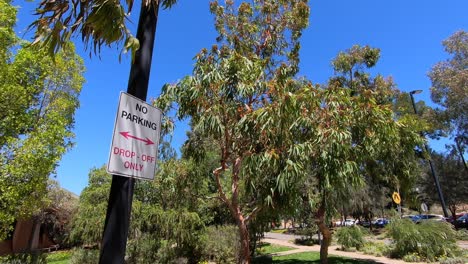 Drop-off-sign-in-the-grounds-of-the-Broken-Hill-Base-Hospital