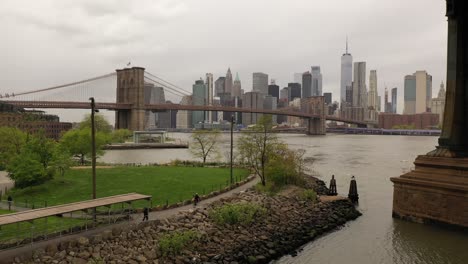 A-low-angle-view-over-the-East-River-on-a-cloudy-day