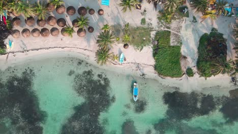 Cenital-view-of-mexican-beach-near-Cancun