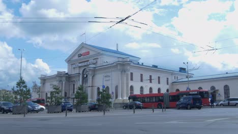 Litauischer-Bahnhof-In-Vilnius,-Litauen