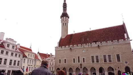 Tallinn-city-hall-in-hyper-lapse-shot-with-a-crowd-of-people-walking-around