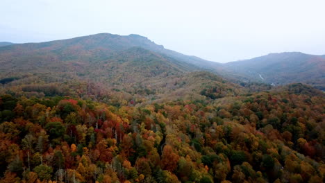 Grandfather-Mountain-North-Carolina-Fall-Colors,-Grandfather-Mountain-NC-Aerial-in-4k