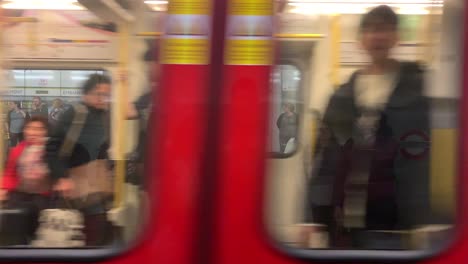 El-Metro-De-Londres-Tiene-Más-De-150-Años-Y-Es-Uno-De-Los-Sistemas-De-Tránsito-Rápido-Más-Grandes-Del-Mundo