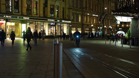 Crowds-of-people-on-the-street-in-the-center-of-Helsinki-at-night