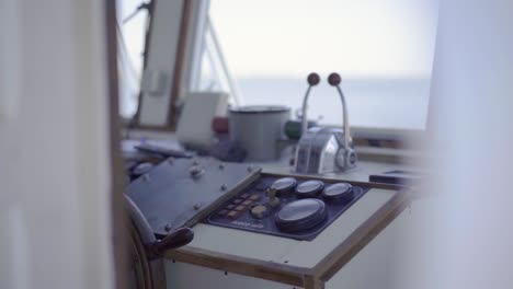 Control-station-of-a-ship,-captain's-wheelhouse