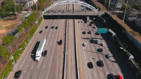 Aerial-of-cars-on-59-South-freeway-in-Houston,-Texas-on-a-bright-sunny-day