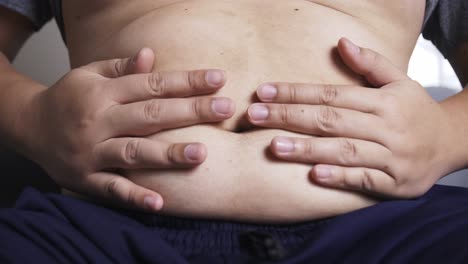 Man-is-pressing-his-hand-on-his-stomach-due-to-persistent-abdominal-pain