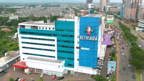 View-Of-Bethsaida-Hospital-Building-Facade-Along-Serpong-Avenue,-Tangerang,-Banten,-Indonesia