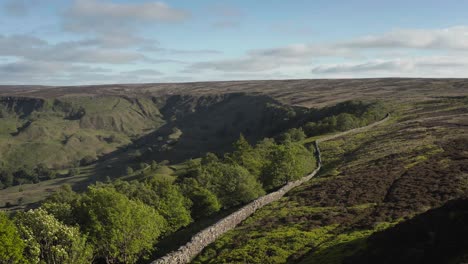 Very-slow-panning-drone-shot-reveals-spectacular-landscape-at-the-head-of-of-Fryupdale,-in-the-North-York-Moors