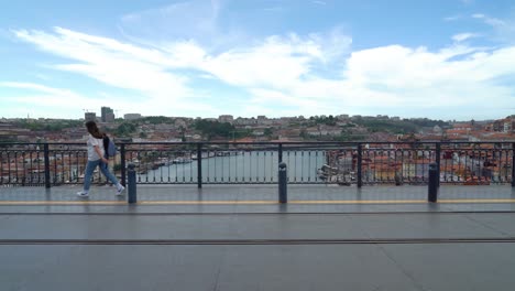 Dom-Luís-I-Brücke-Mit-Porto-Stadtpanorama-Im-Hintergrund