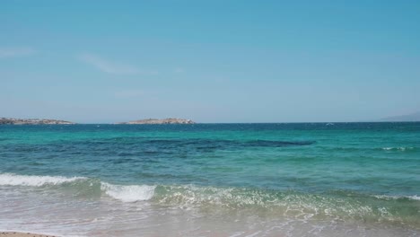 Playa-De-Mykonos-Con-Mar-Azul-Y-Verde-4k-30fps