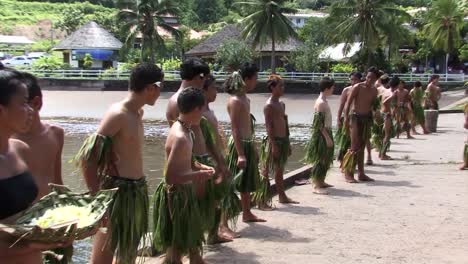 Nuku-Hiva-local-dance-group-preparing-for-performance