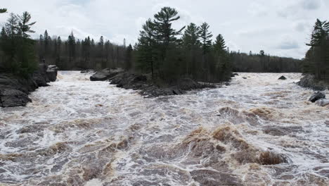 Flooded-Saint-Louis-River-in-Jay-Cooke-State-Park