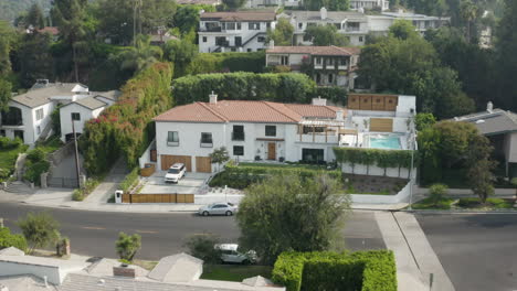 Large-house-in-Sherman-Oaks-California