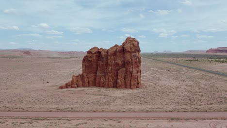 Luftaufnahme-Eines-Schönen-Tages-Am-Rock-Point-Im-Navajo-Reservat,-Arizona
