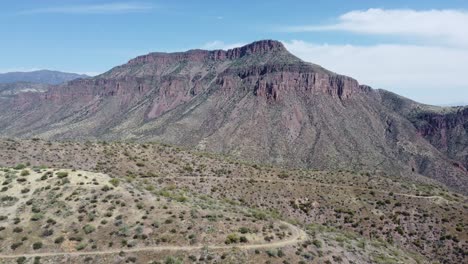 Drohnenvideo-Der-Berge-Und-Wüste-Von-Arizona-Mit-Kakteen