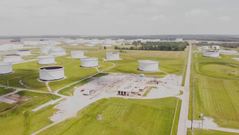 Luftaufnahmen-Der-Ölfeldraffinerie-Von-Patoka,-Die-Auch-Der-Endpunkt-Für-Die-Zugangspipeline-Von-Dakota-Ist