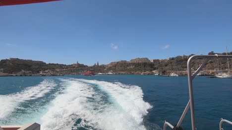 Timelapse-Ferry-Leaving-the-Harbour-In-Gozo-Island,-Malta