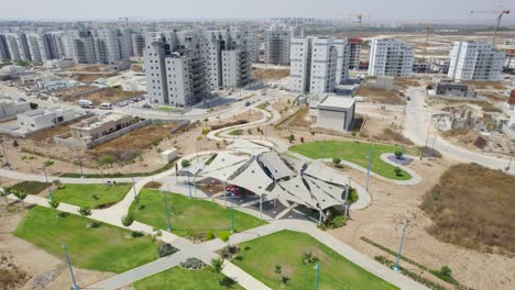 Parque-Infantil-En-El-Nuevo-Barrio-De-Netivot,-Israel