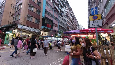 Busy-Ladies-Retail-Market-in-populous-Mong-Kok,-Hong-Kong