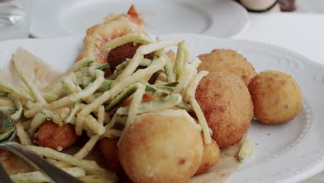 Nahaufnahme-Eines-Sehr-Leckeren-Traditionellen-Essens-In-Capri,-Italien
