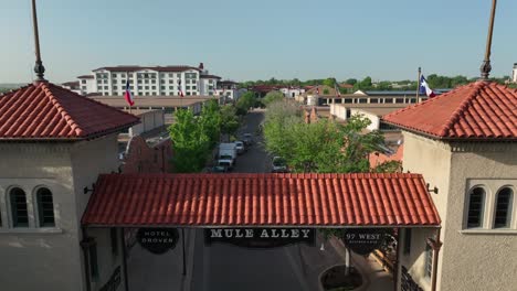 Callejón-De-Mulas-En-El-Histórico-Distrito-Histórico-De-Fort-Worth-Stockyards