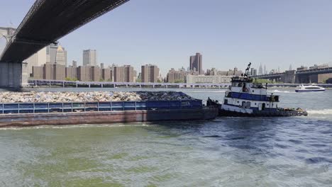 Tugboat-pushing-New-York-trash-barge-filled-to-the-brim