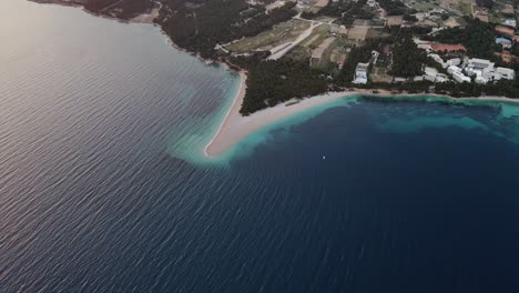 Der-Strand-Des-Goldenen-Horns-In-Kroatien