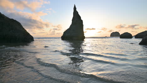Wizards-Hat-rock-formation-at-the-Oregon-Coast