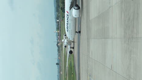 Vertical-video-of-Air-France-jet-in-line-for-takeoff,-Charles-de-Gaulle-airport