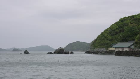 Mie-Coastline-in-Foul-Weather,-Meoto-Iwa-Wedded-Rocks-in-Background-4k