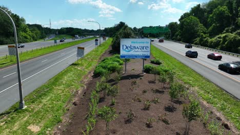Schild-„Willkommen-In-Delaware“-Am-Interstate-Highway