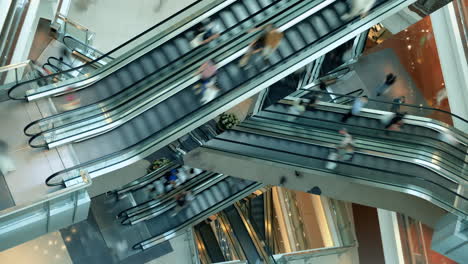 People-in-escalators-at-the-modern-shopping-mall