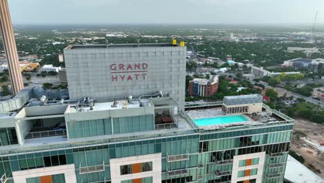Grand-Hyatt-Hotel-Und-Tower-Of-Americas-In-Der-Innenstadt-Von-San-Antonio,-Texas