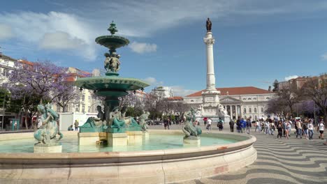 Der-Dom-Pedro-IV-Platz-Ist-Der-Zentrale-Hauptplatz-Von-Lissabon-Und-Das-Wahre-Herz-Der-Stadt