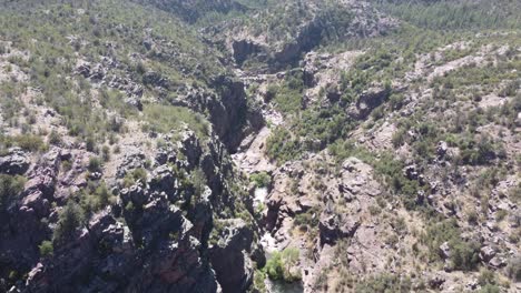 Imágenes-De-Drones-En-Arizona-De-Montañas-Desérticas-Y-Cactus