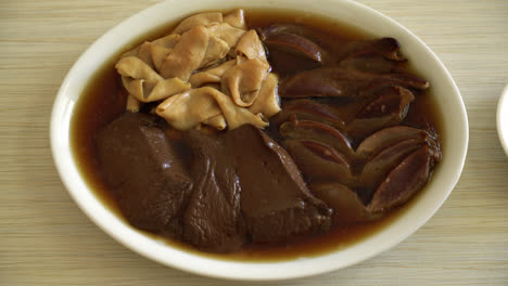 stewed-duck-offal-in-brown-soup---Asian-food-style