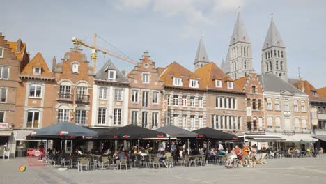 Cafeteria-At-The-Vieux-Marche-aux-Poteries-In-Tournai,-Belgium