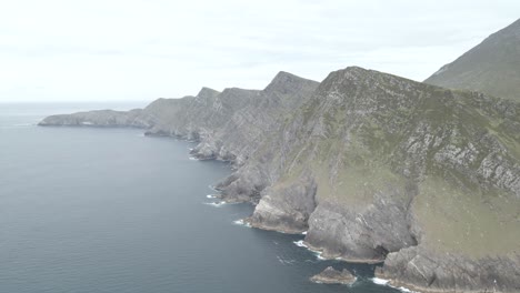 Massive-Rocky-Cliffs-Of-Croaghaun-On-The-Seafront-At-The-Achill-Island-In-County-Mayo,-Ireland