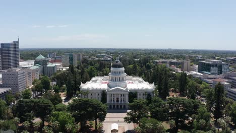 Aerial-wide-reverse-pullback-shot-of-the-California-State-Capitol-building-in-Sacramento-during-the-day