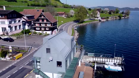 Die-Straße-Am-Schweizer-See-Aus-Der-Drohnenansicht