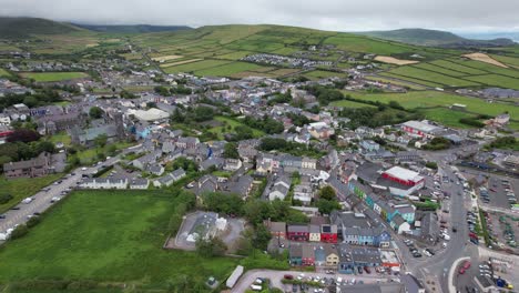 Dingle-Town-County-Kerry-Irland-Zurückziehen-Enthüllt-Drohnenantenne