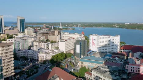 Dar-Es-Salaam---Tansania---16.-Juni-2022---Das-Stadtbild-Von-Dar-Es-Salaam-Weist-Tagsüber-Wohn--Und-Bürogebäude-Auf