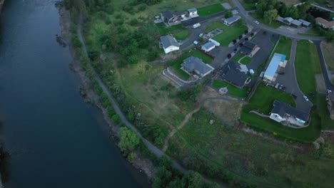 Top-down-aerial-shot-of-upper-class-homes-perched-over-the-Spokane-River