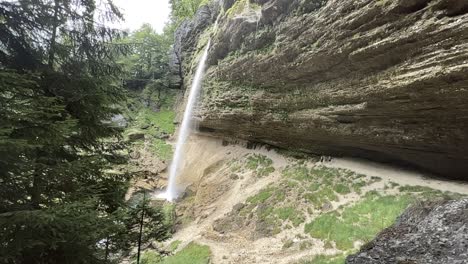Zeitlupe-Des-Pericnik-Wasserfalls-Im-Triglav-Nationalpark-In-Slowenien