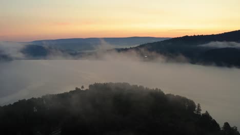 Solina-Lake-fog-morning-in-Poland