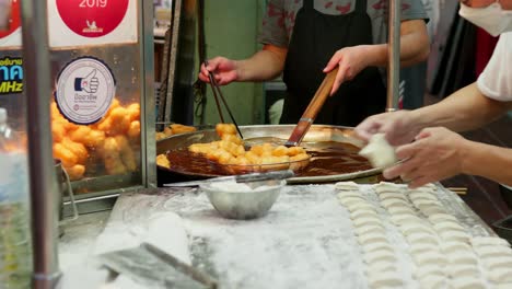Michelin-star-street-food-vendor-cooking-Patongo-in-Yaowarat-road-Chinatown