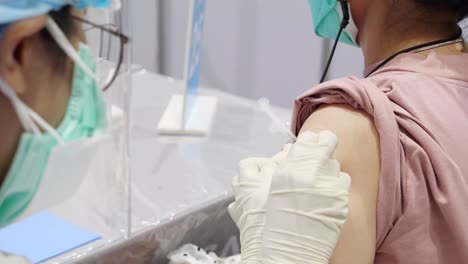 Asian-Medical-Staff-Give-Vaccination-Shot,-Close-Up