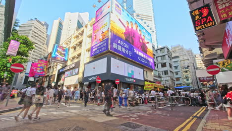 Timelapse-of-a-crowd-near-Hysan-Place-in-Lee-Garden-Road,-Causeway-Bay,-Hong-Kong